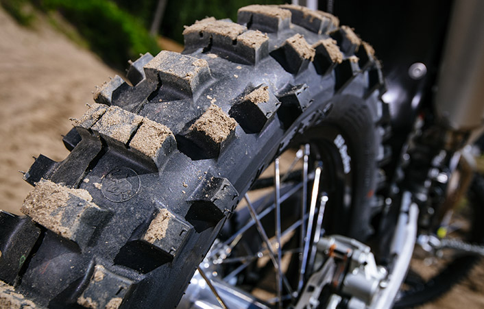Metzeler_MCE_6_Days_Extreme_rear_2